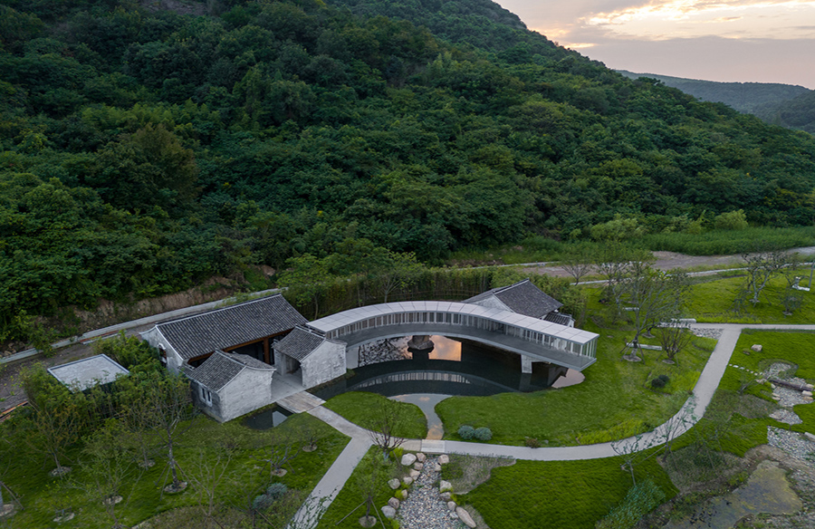 Lakeside Teahouse: Bridging Tradition and Modernity