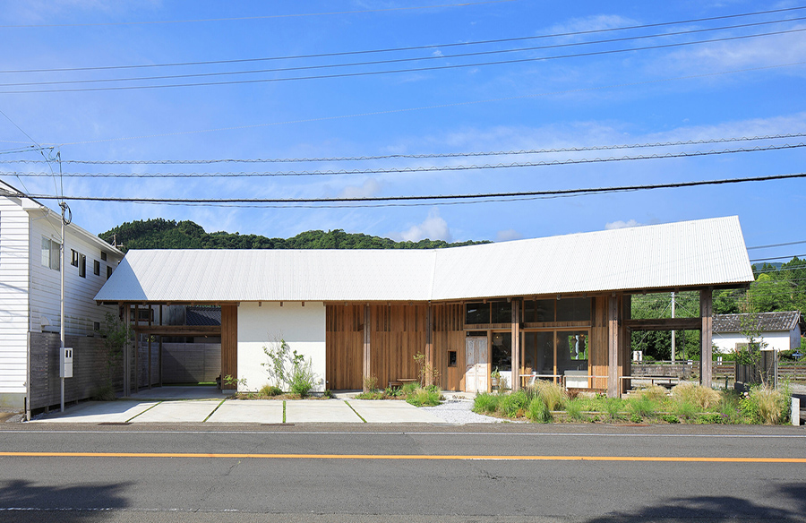 Embracing Nature: Anandah Café and House by Takeshi Ishiodori Architecture