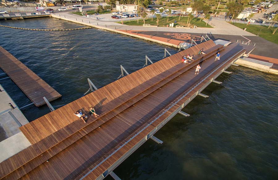 Bostanlı Footbridge & Sunset Lounge A Blend of Urban Architecture and Natural Setting
