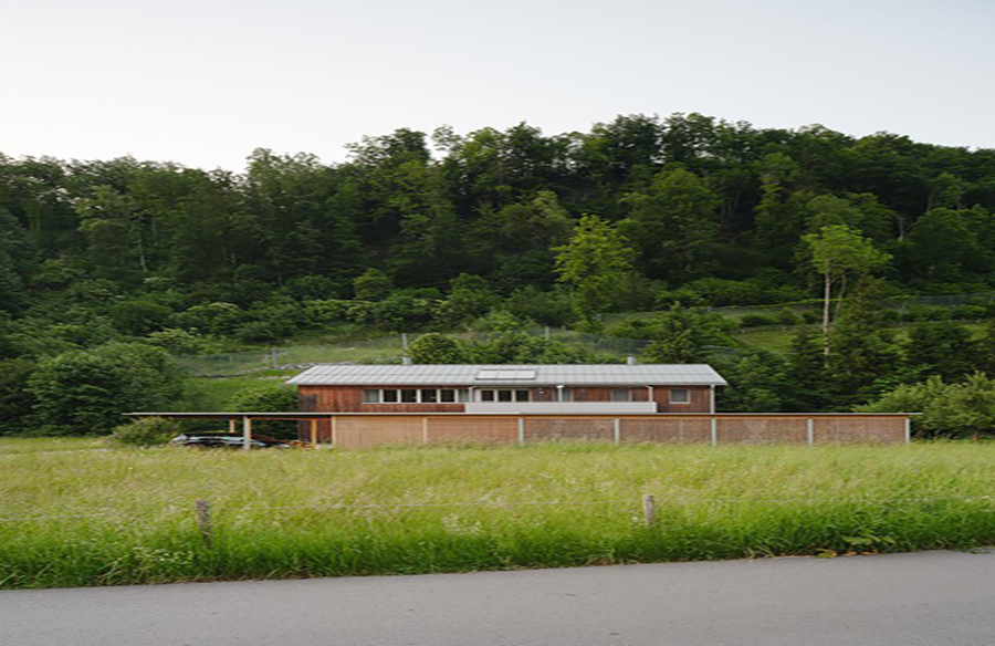 Harmonizing Architecture with Nature: The Pool House in Schepfau, Austria